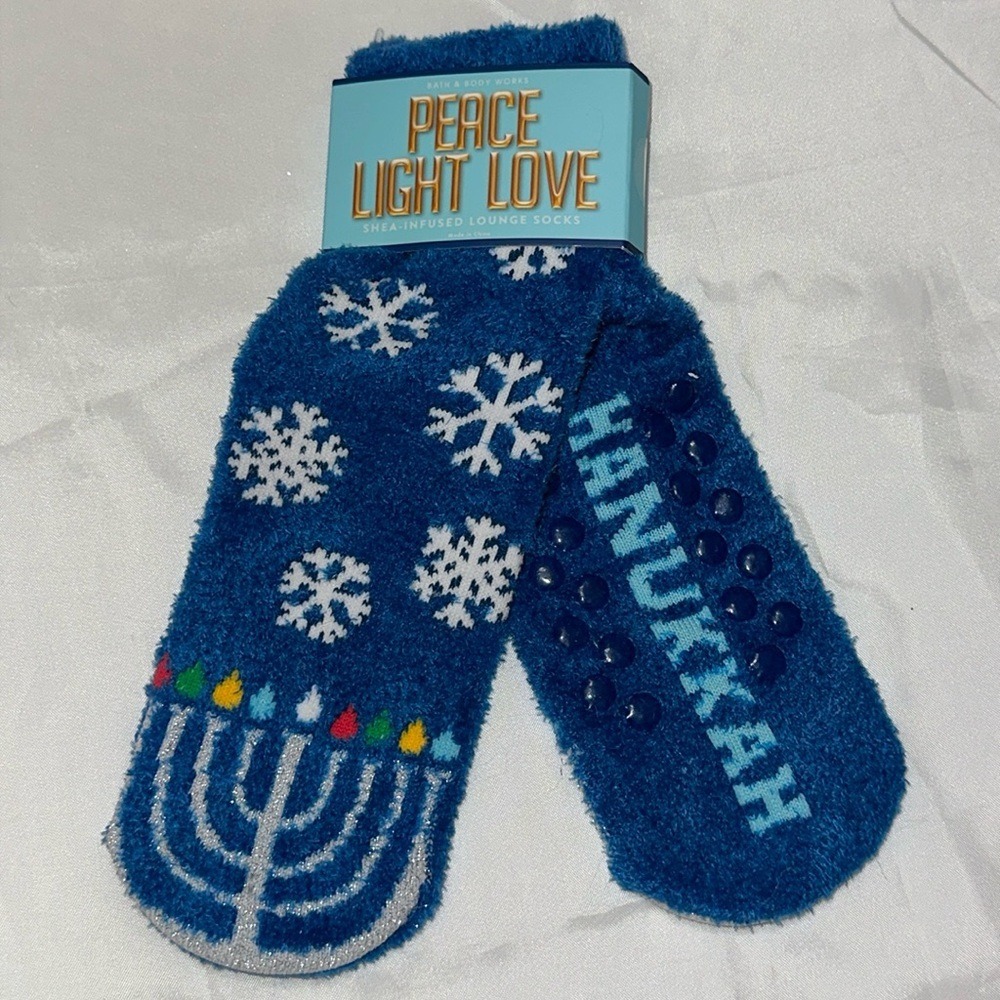 Bath & Body Works Hanukkah Shea‎ Infused Lounge Socks Blue Menorah Snowflake NEW